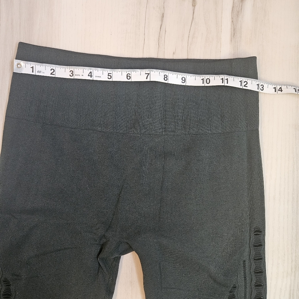 Savvi Seamless Textured High Rise Leggings 25” Inseam Size M/LG Cutout Design - Picture 7 of 9